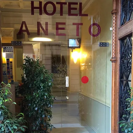 Aneto מלון